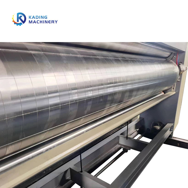 A vanguarda da máquina de impressão da caixa do cartão que alimenta com multi armazenamento da ordem e tela do PLC controlou